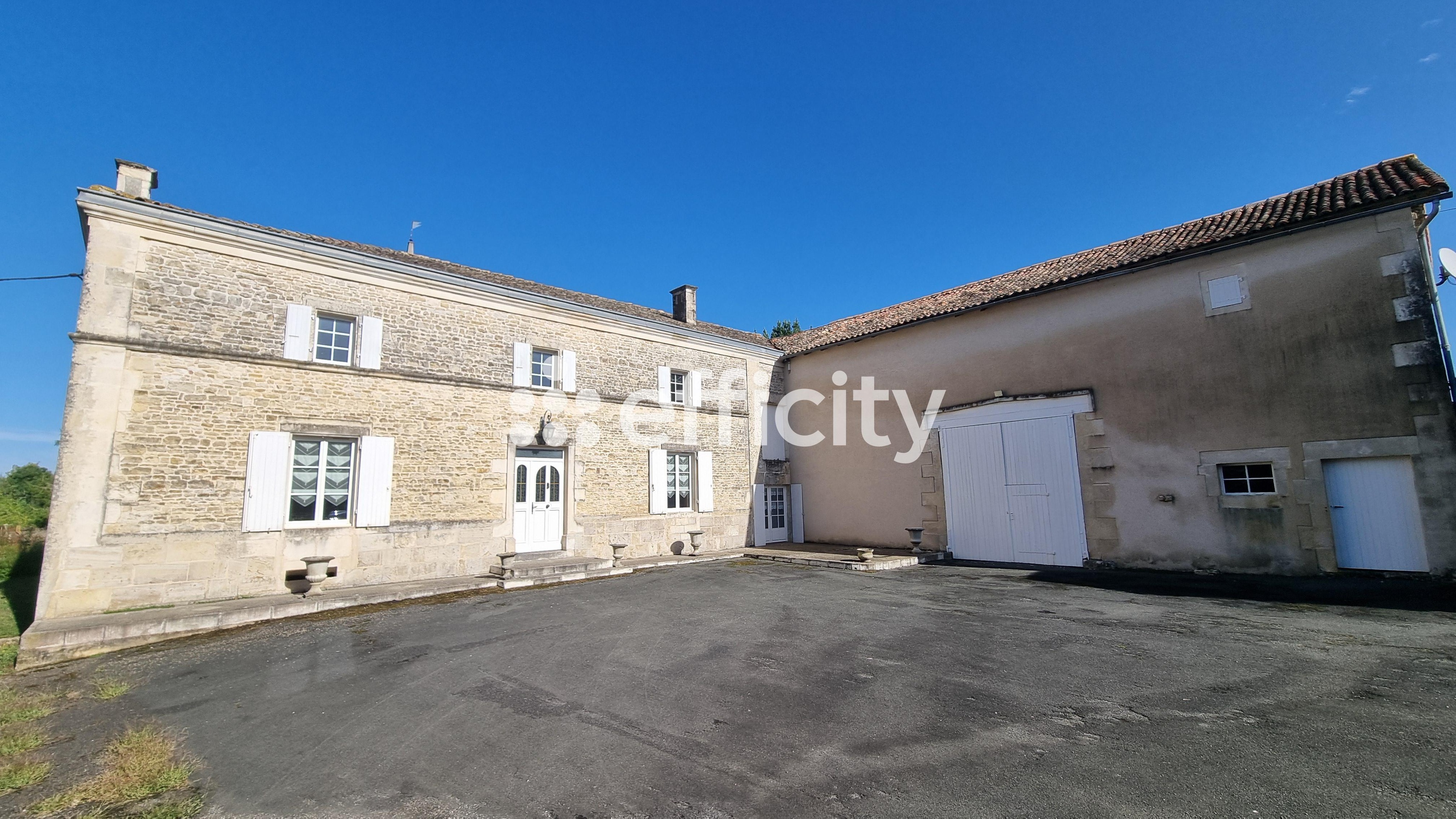 Achat immobilier Maison 5 pièces  206m2 à Villefagnan (16240) - Photo n°4