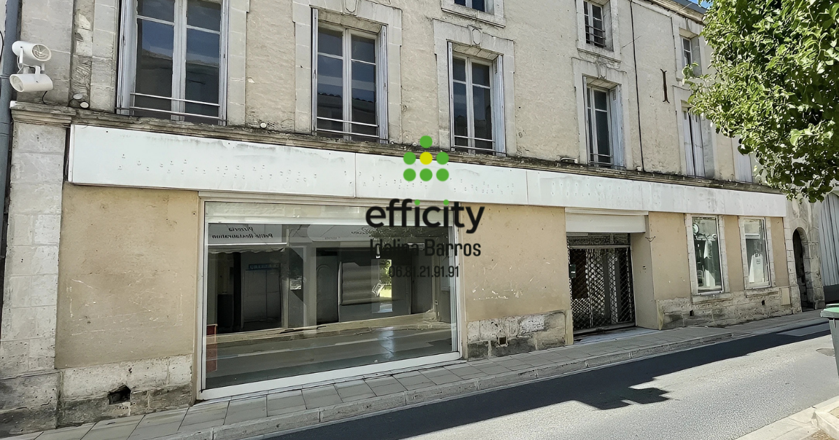 Maison 8 pièces 350 m² · à Aigre · 350 m² · 129 000 €