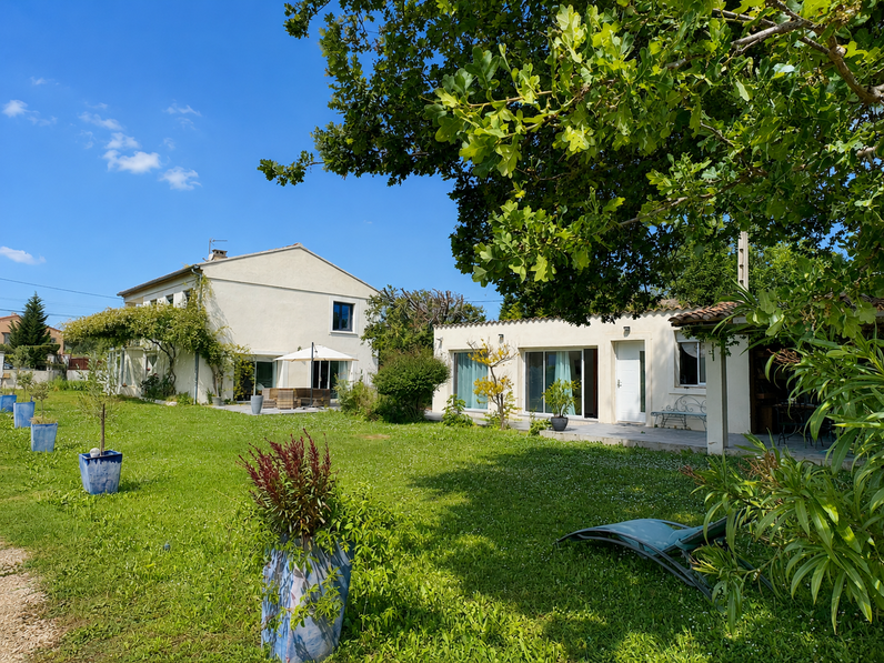 maison 6 pièces - 225m2 à Le Thor (84250)