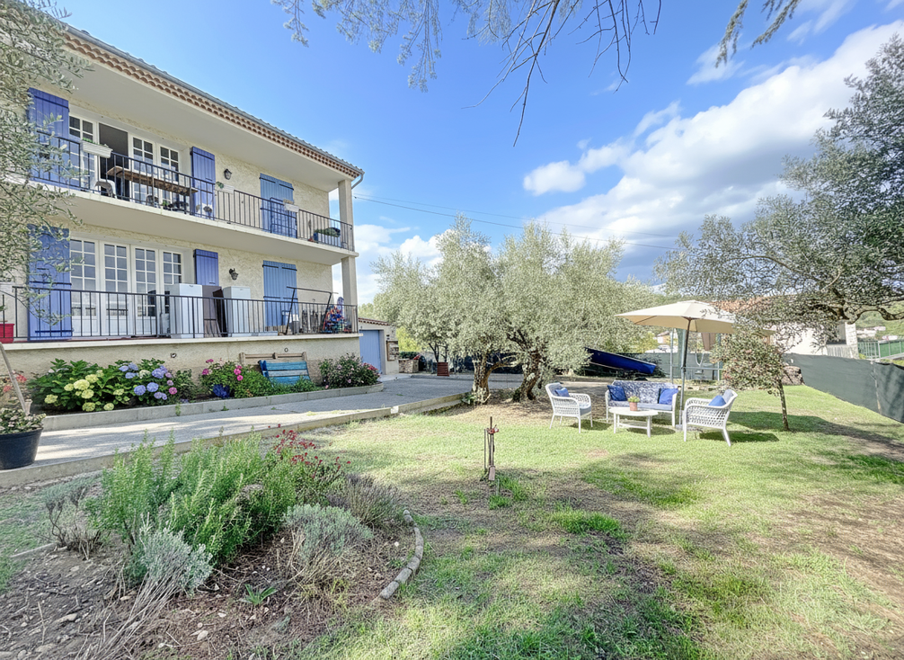 Achat immobilier Maison 9 pièces  176m2 à Gréoux-les-Bains (04800) - Photo n°1