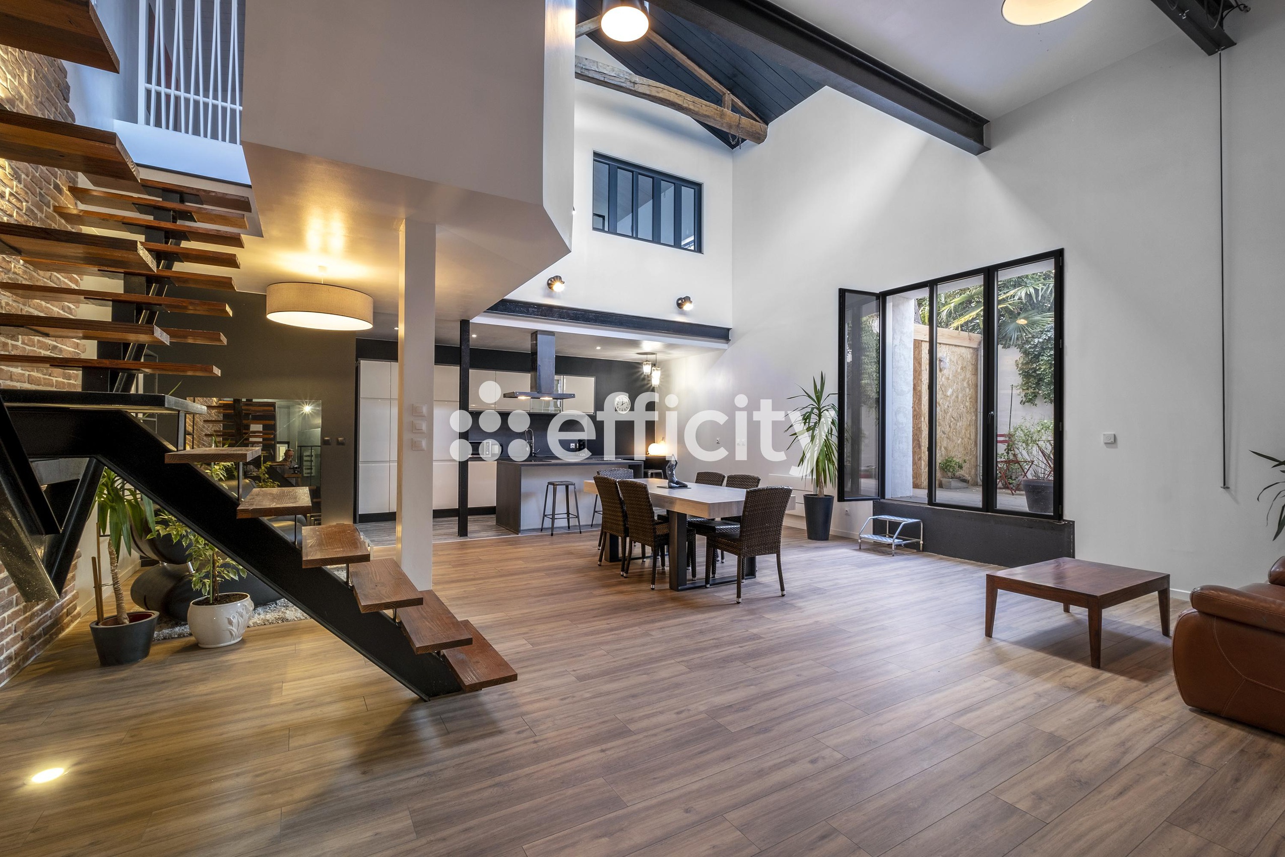 Achat immobilier Maison 5 pièces  185m2 à Saint-Xandre (17138) - Photo n°1