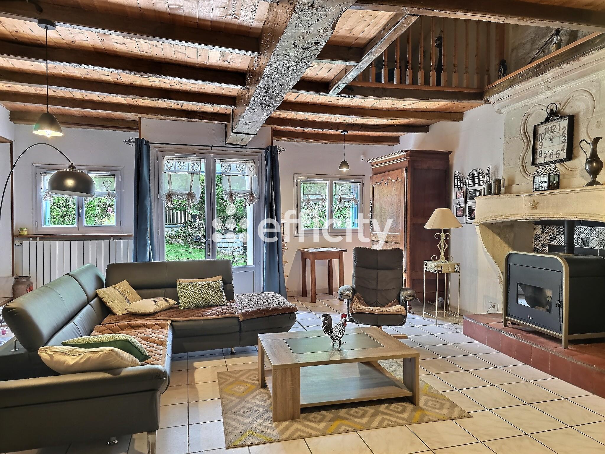 Maison 6 pièces 176 m² · à Bussac-sur-Charente · 176 m² · 262 000 €