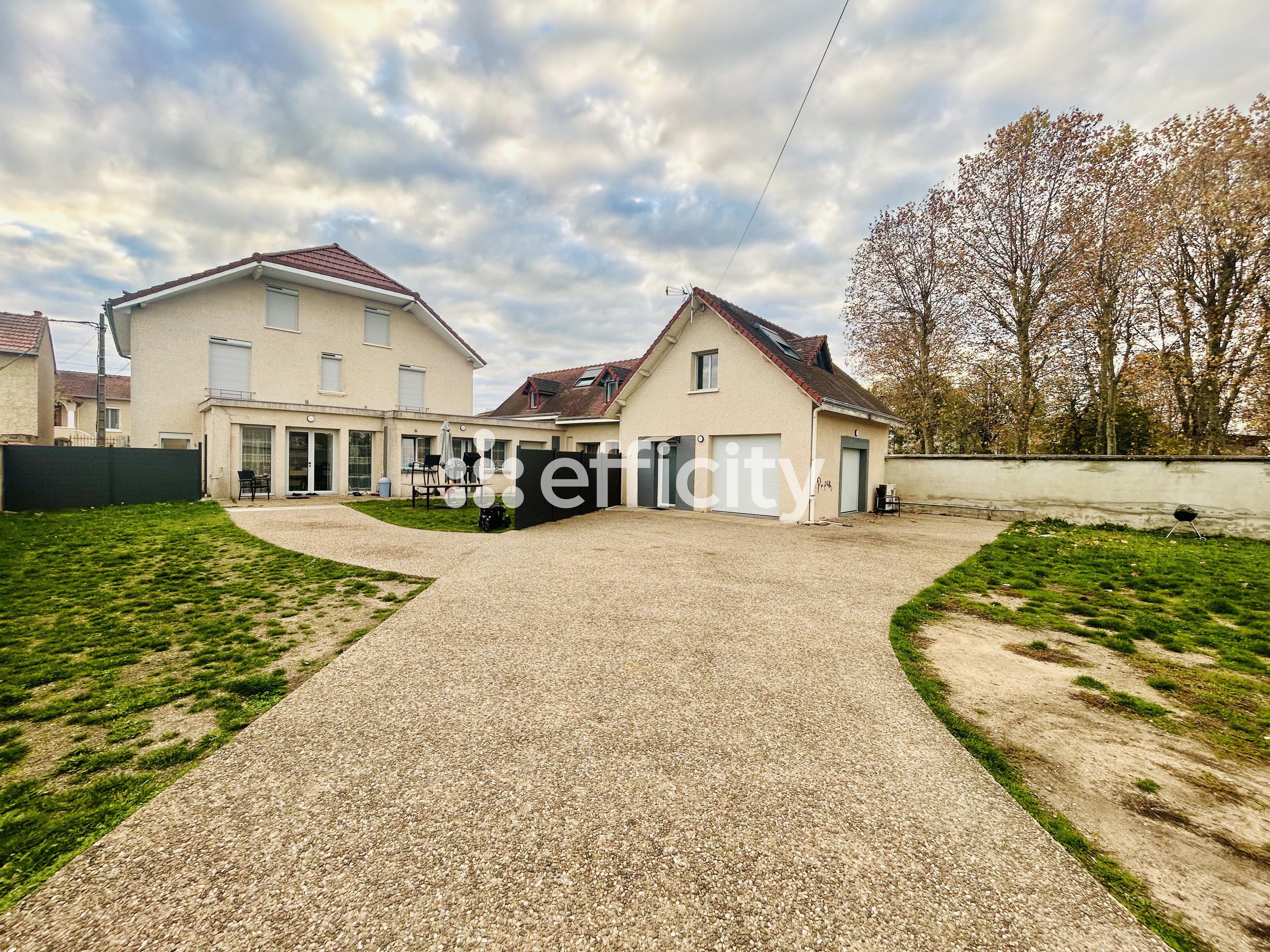 Achat immobilier Maison 6 pièces  160m2 à Roanne (42300) - Photo n°1