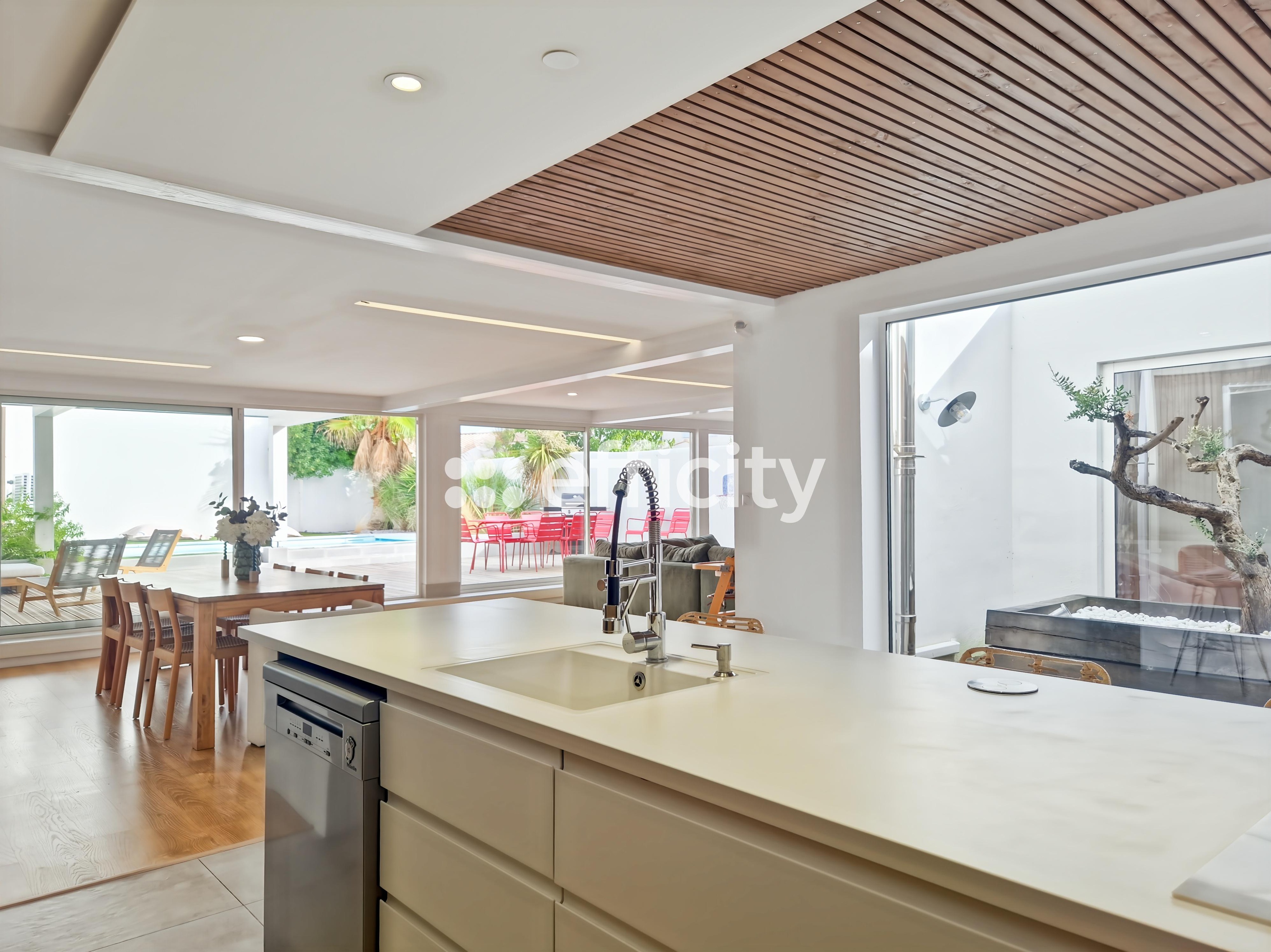 Achat immobilier Maison 9 pièces  208m2 à Angoulins (17690) - Photo n°7