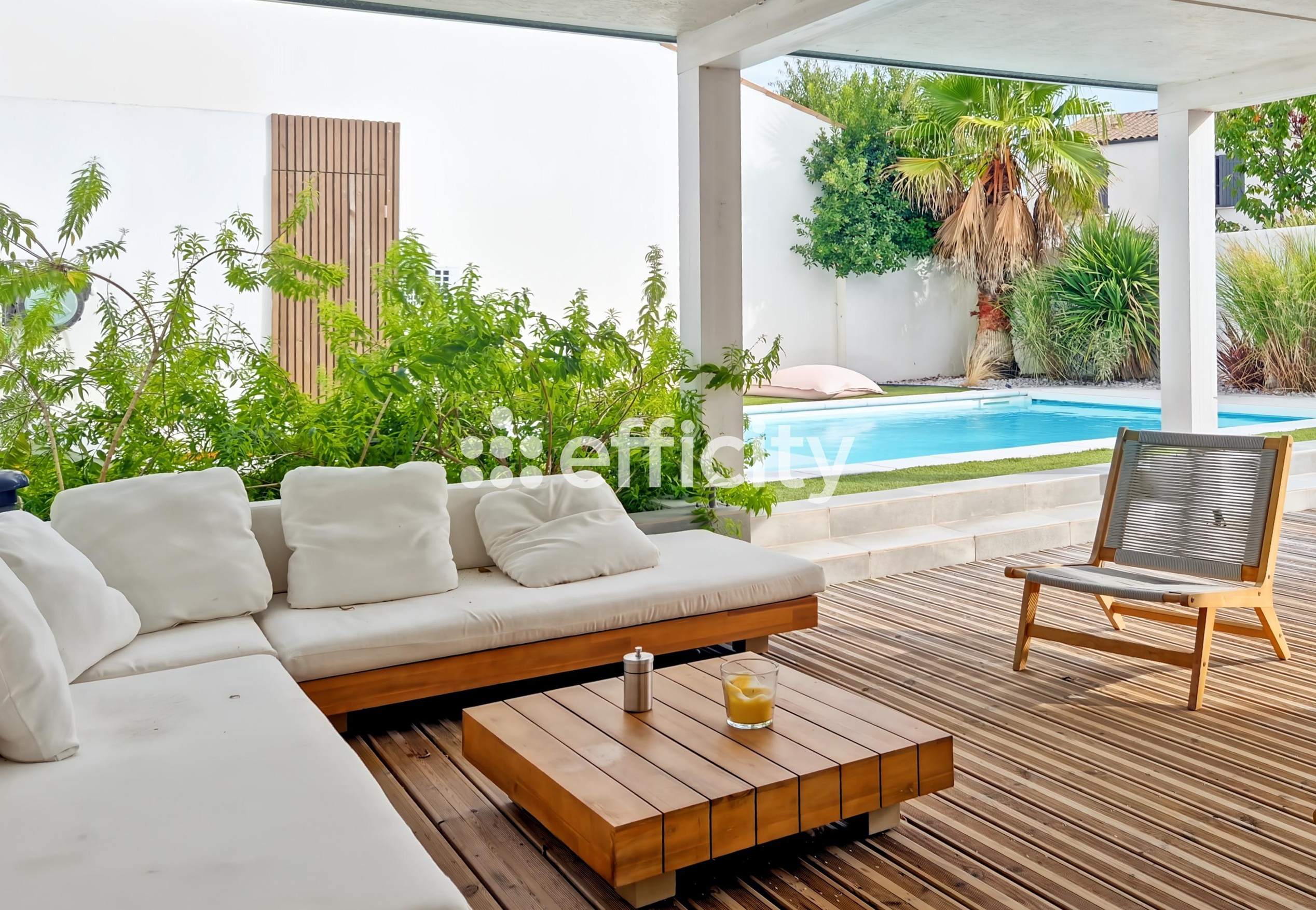 Achat immobilier Maison 9 pièces  208m2 à Angoulins (17690) - Photo n°1