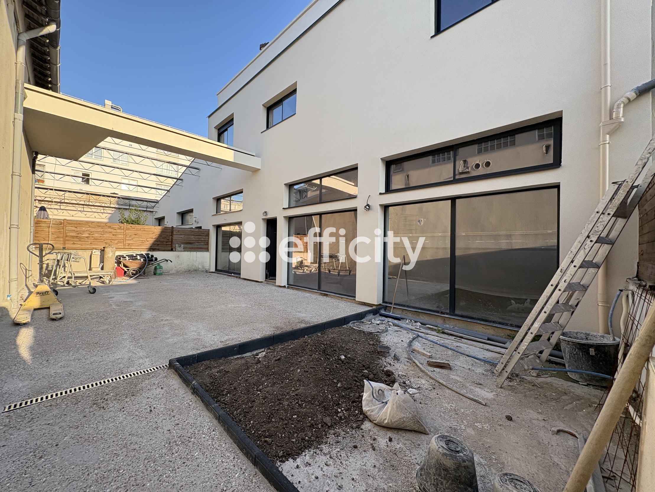Loft 5 pièces 180 m²