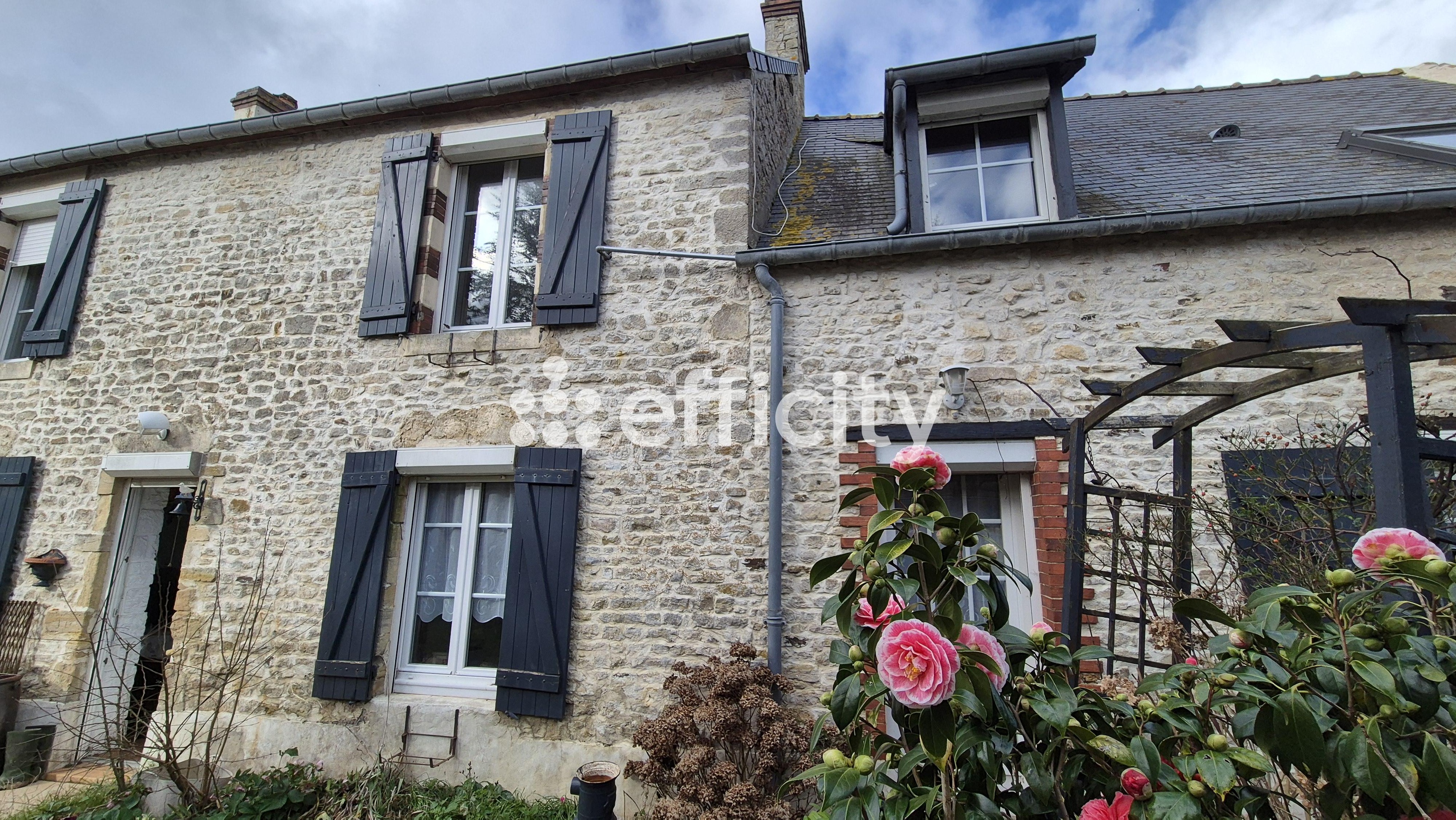 Achat immobilier Maison 7 pièces  138m2 à Port-en-Bessin-Huppain (14520) - Photo n°1