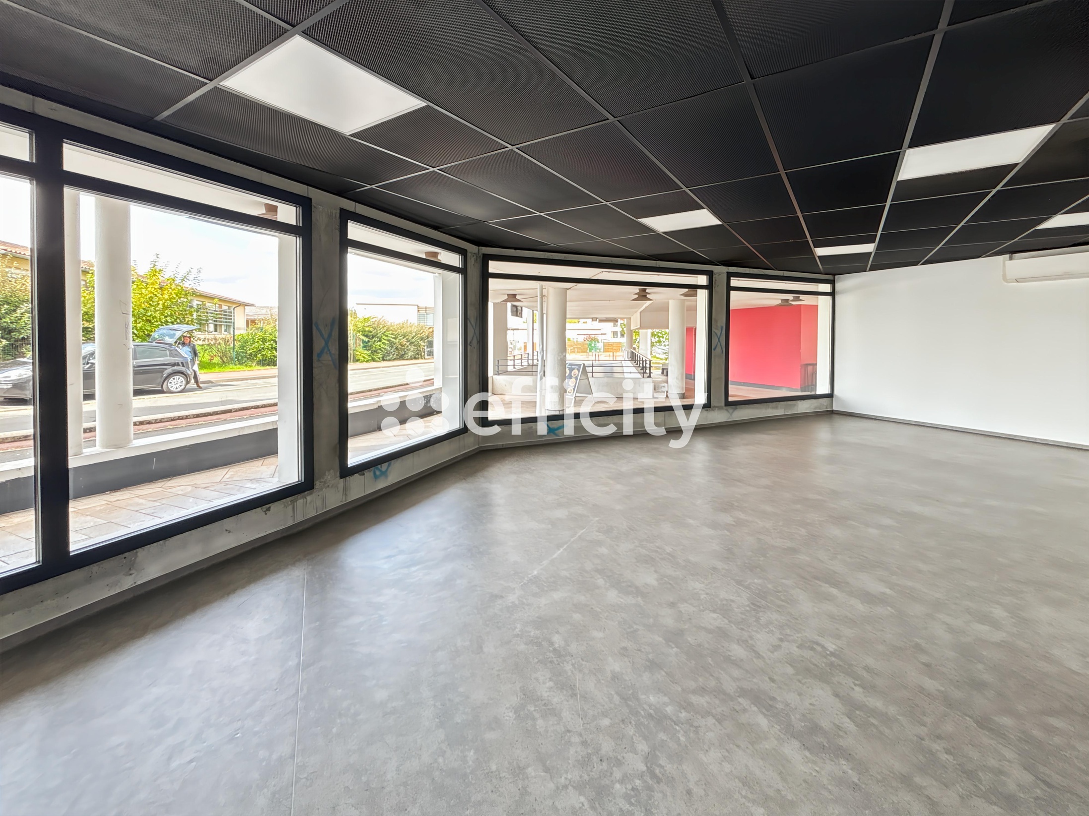 local commercial 2 pièces - 115m2 à Talence (33400)