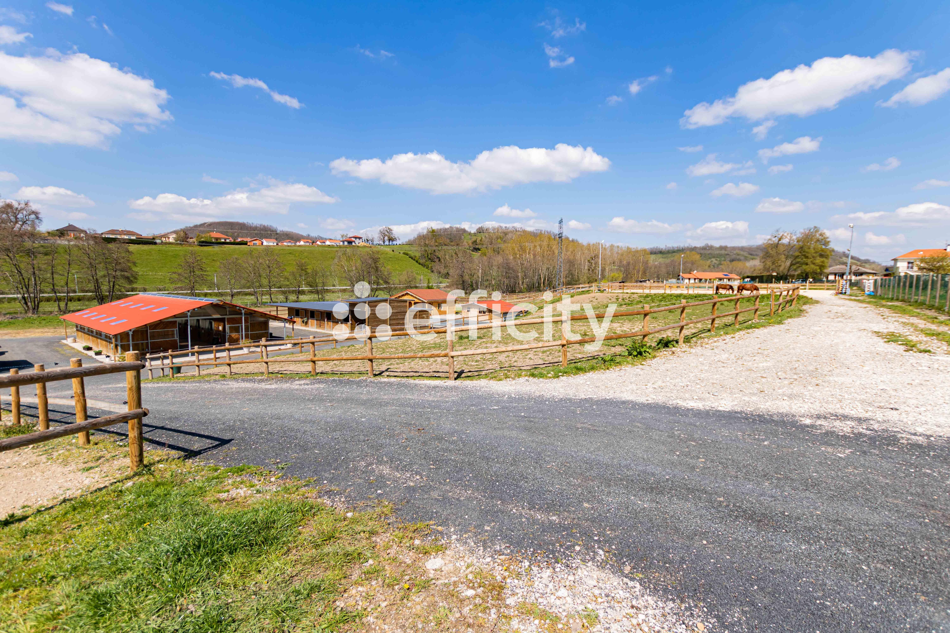 local commercial 3 pièces - 55m2 à Saint-Jean-de-Bournay (38440)