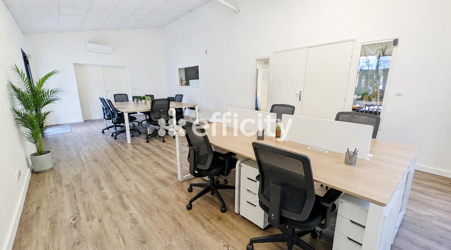 bureau 7 pièces - 240m2 à Les Angles (30133)