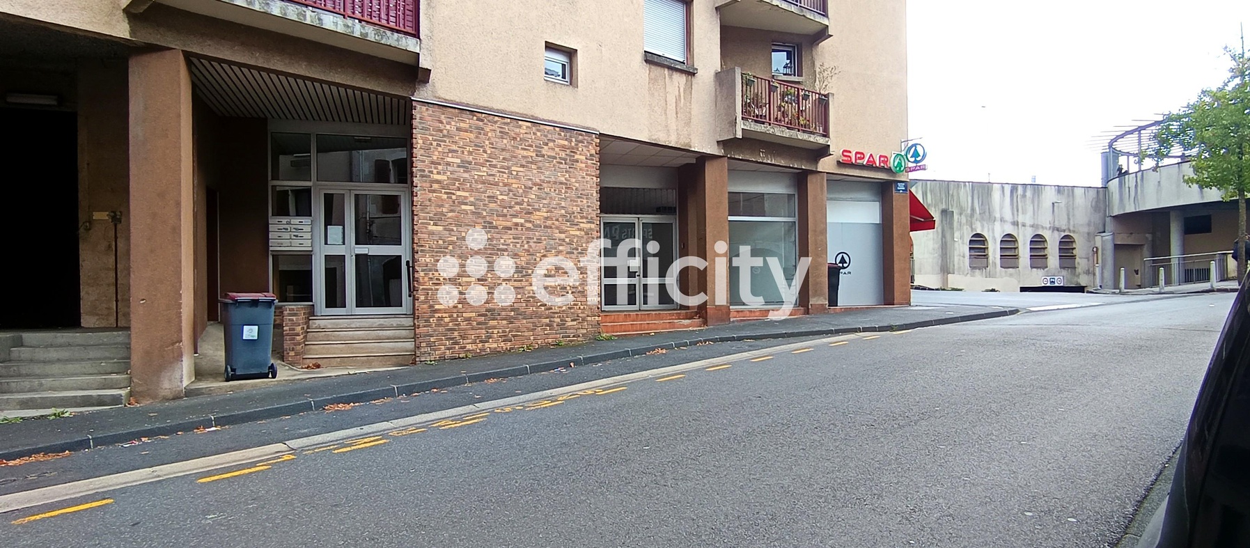 local commercial  - 675m2 à Thiers (63300)