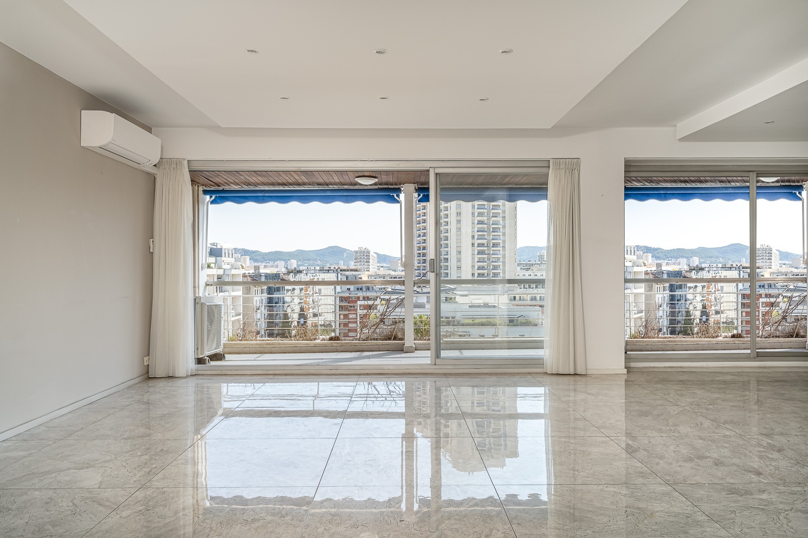 Achat immobilier Appartement 3 pièces  121m2 à Marseille (13008) - Photo n°1