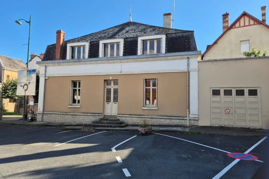 Achat immobilier Maison 7 pièces  198m2 à La Châtre (36400) - Photo n°1