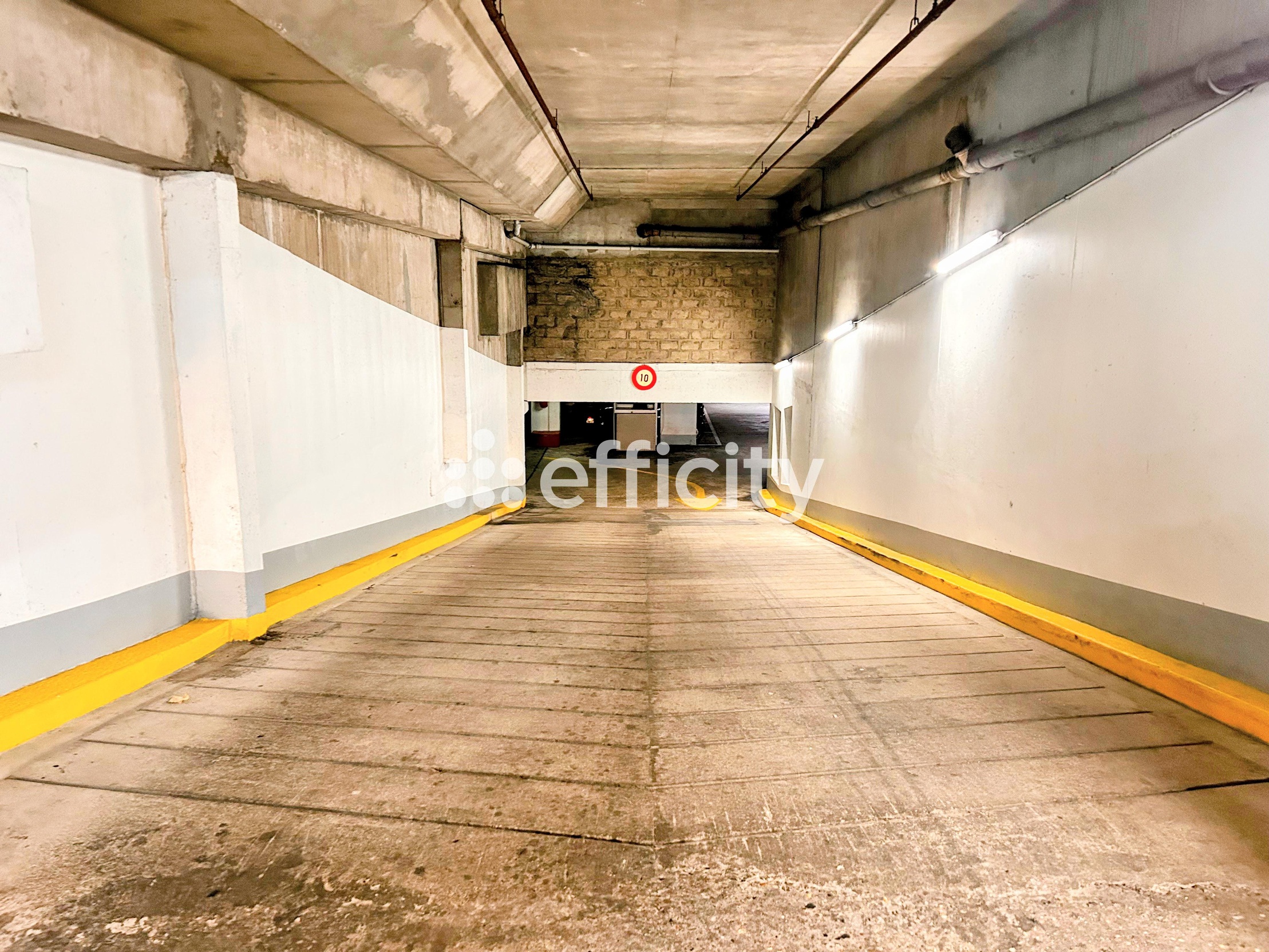 local commercial 1 pièces - 113m2 à Paris (75010)