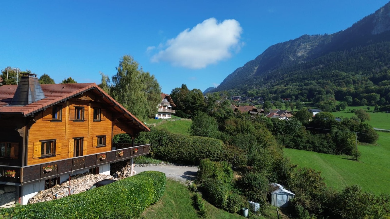 Achat immobilier Maison 4 pièces  130m2 à Thollon-les-Mémises (74500) - Photo n°1