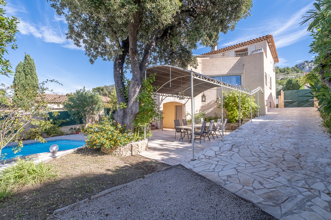 maison 8 pièces - 248m2 à Marseille (13009)