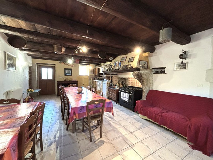 Achat immobilier Maison 8 pièces  250m2 à Pierrelatte (26700) - Photo n°8