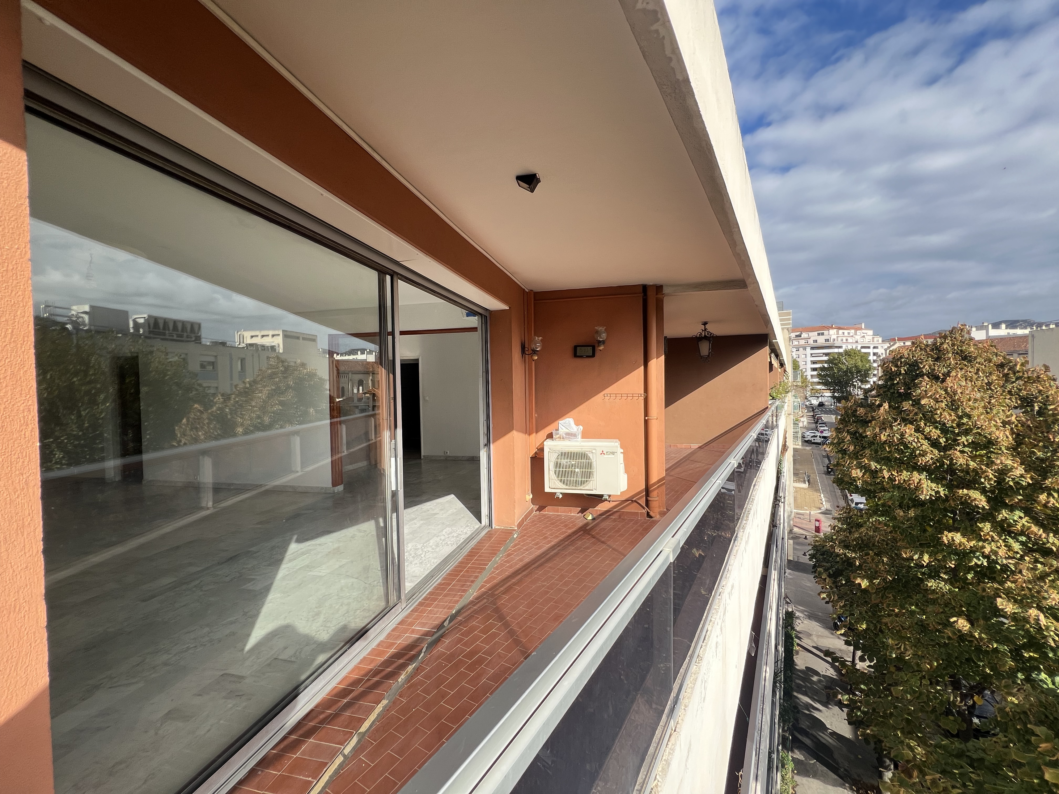 Achat immobilier Appartement 5 pièces  109m2 à Marseille (13008) - Photo n°1