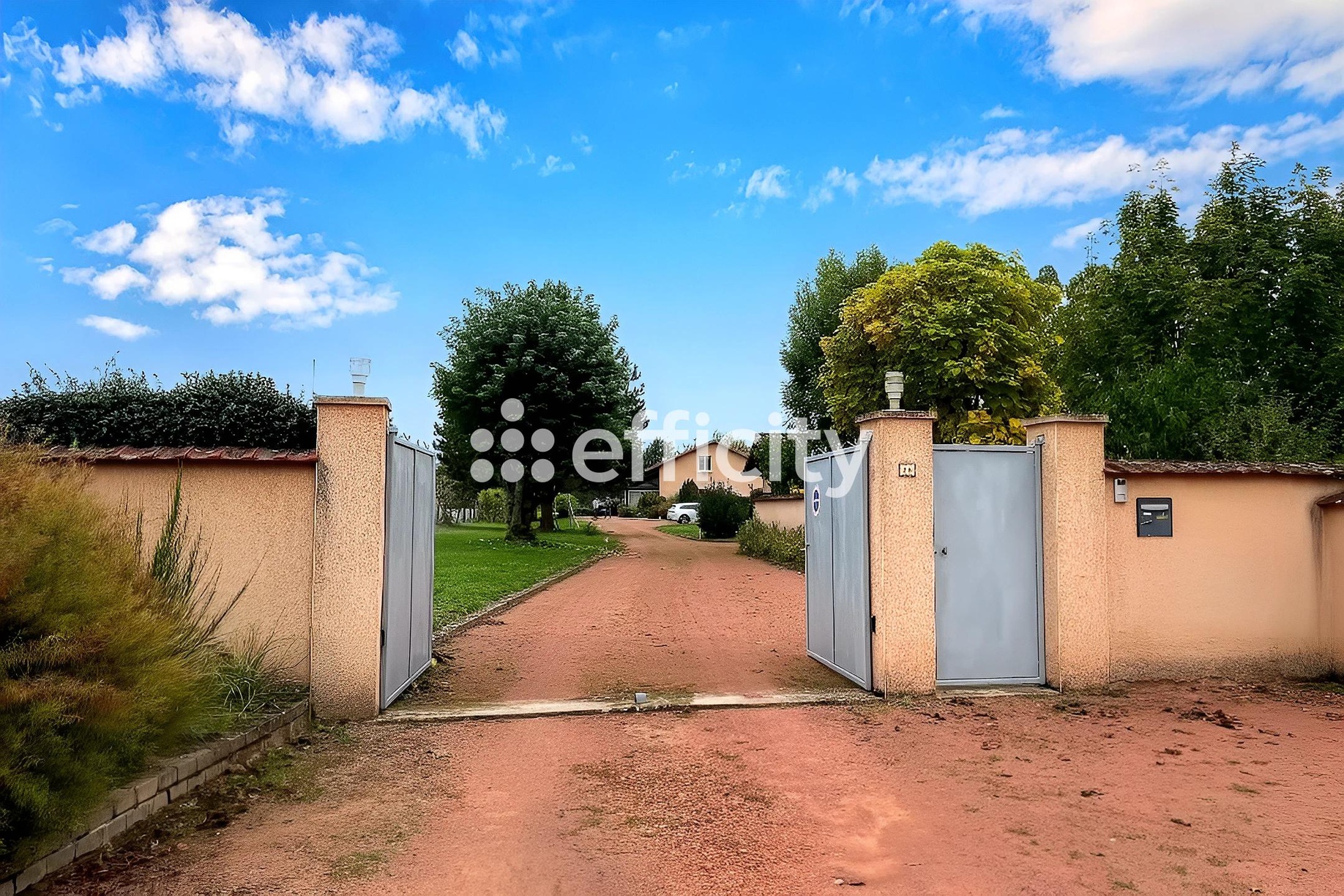 Achat immobilier Maison 8 pièces  195m2 à Briennon (42720) - Photo n°1