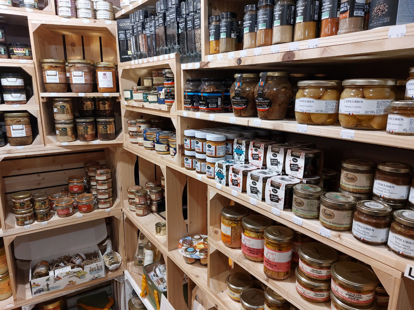 Achat immobilier Local commercial   160m2 à Arles (13200) - Photo n°1