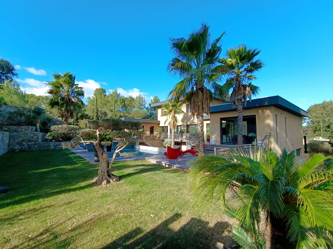 maison 10 pièces - 270m2 à Nîmes (30900)