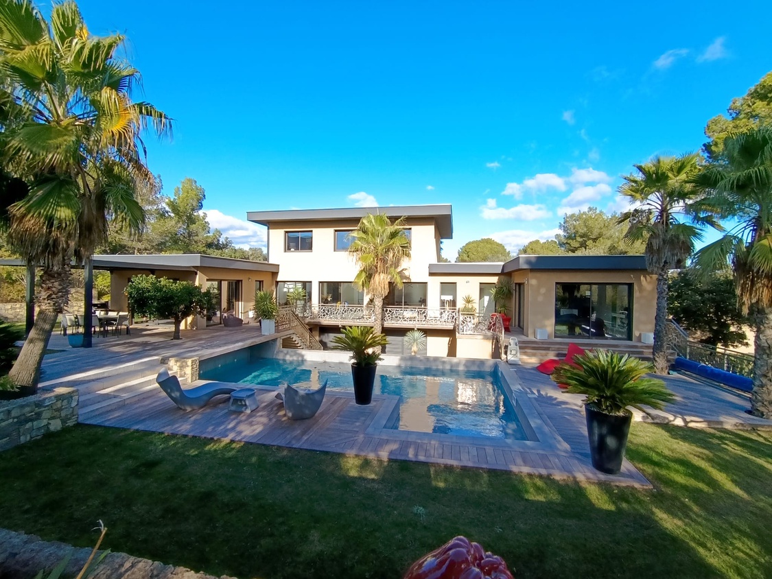 maison 10 pièces - 270m2 à Nîmes (30900)