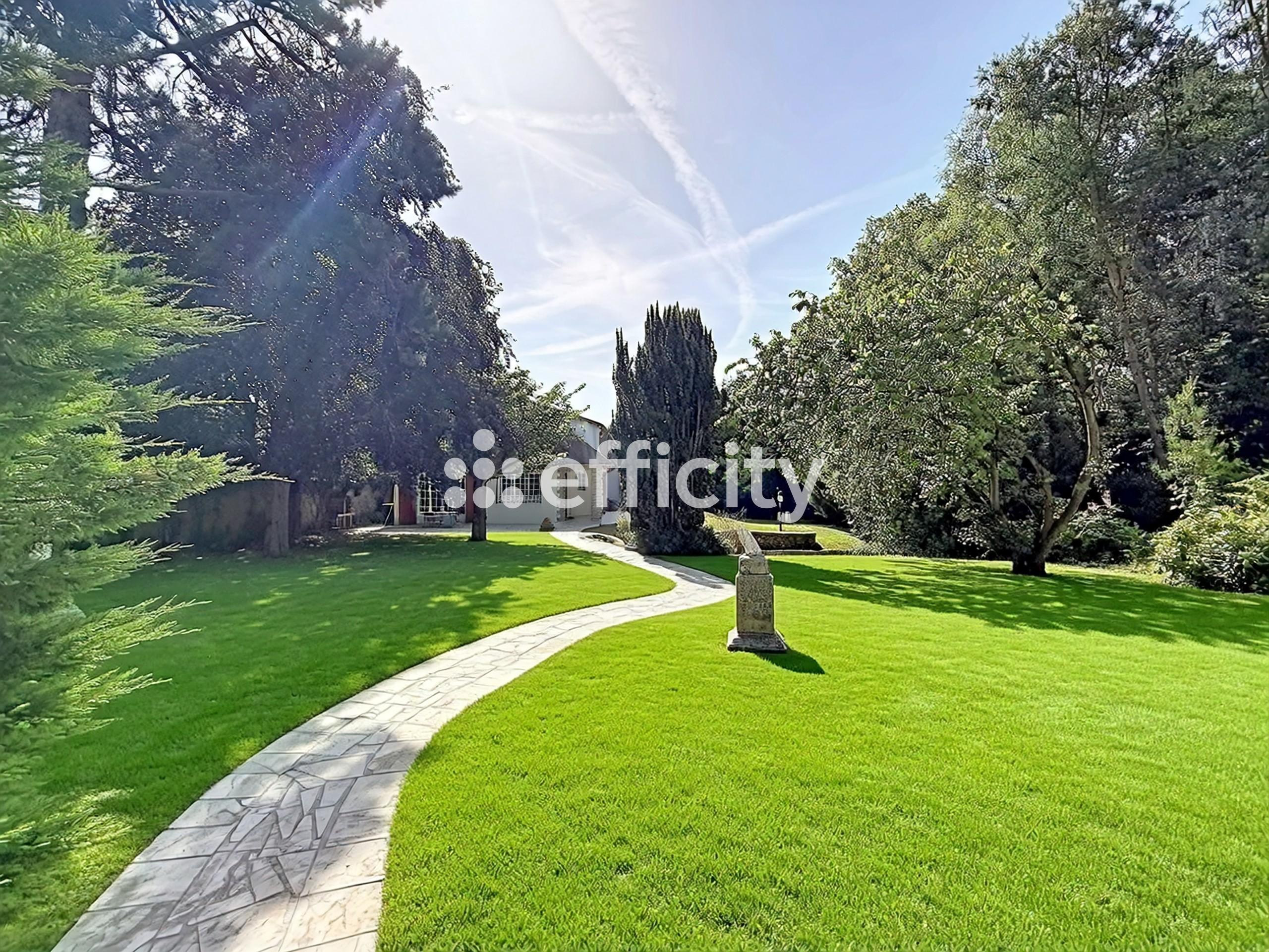 Maison 8 pièces 260 m² · à Villecresnes · 260 m² · 729 000 €