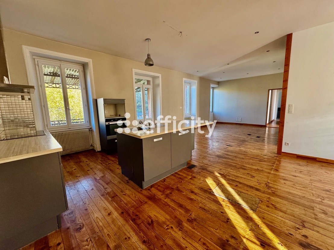 maison 10 pièces - 240,0m2 à Thiers (63300)