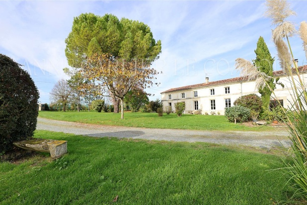 maison 8 pièces - 260m2 à La Vergne (17400)