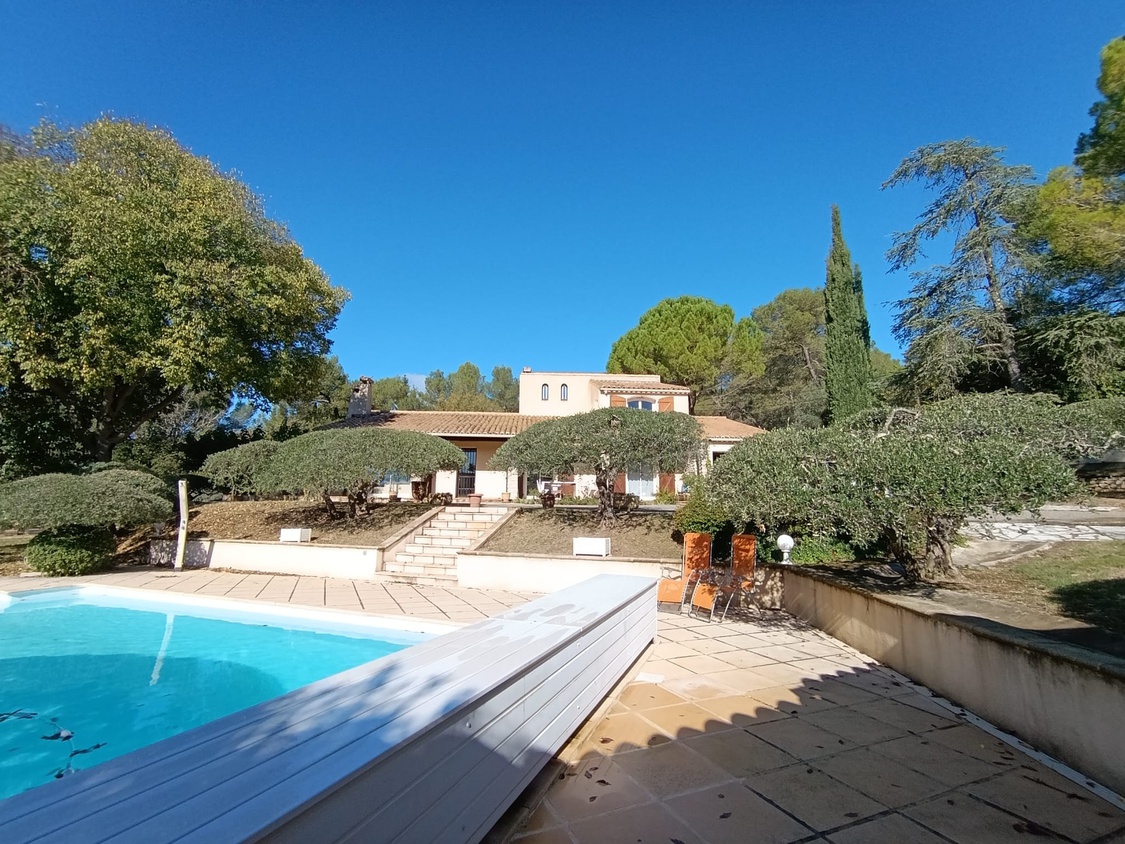 maison 6 pièces - 161m2 à Nîmes (30900)