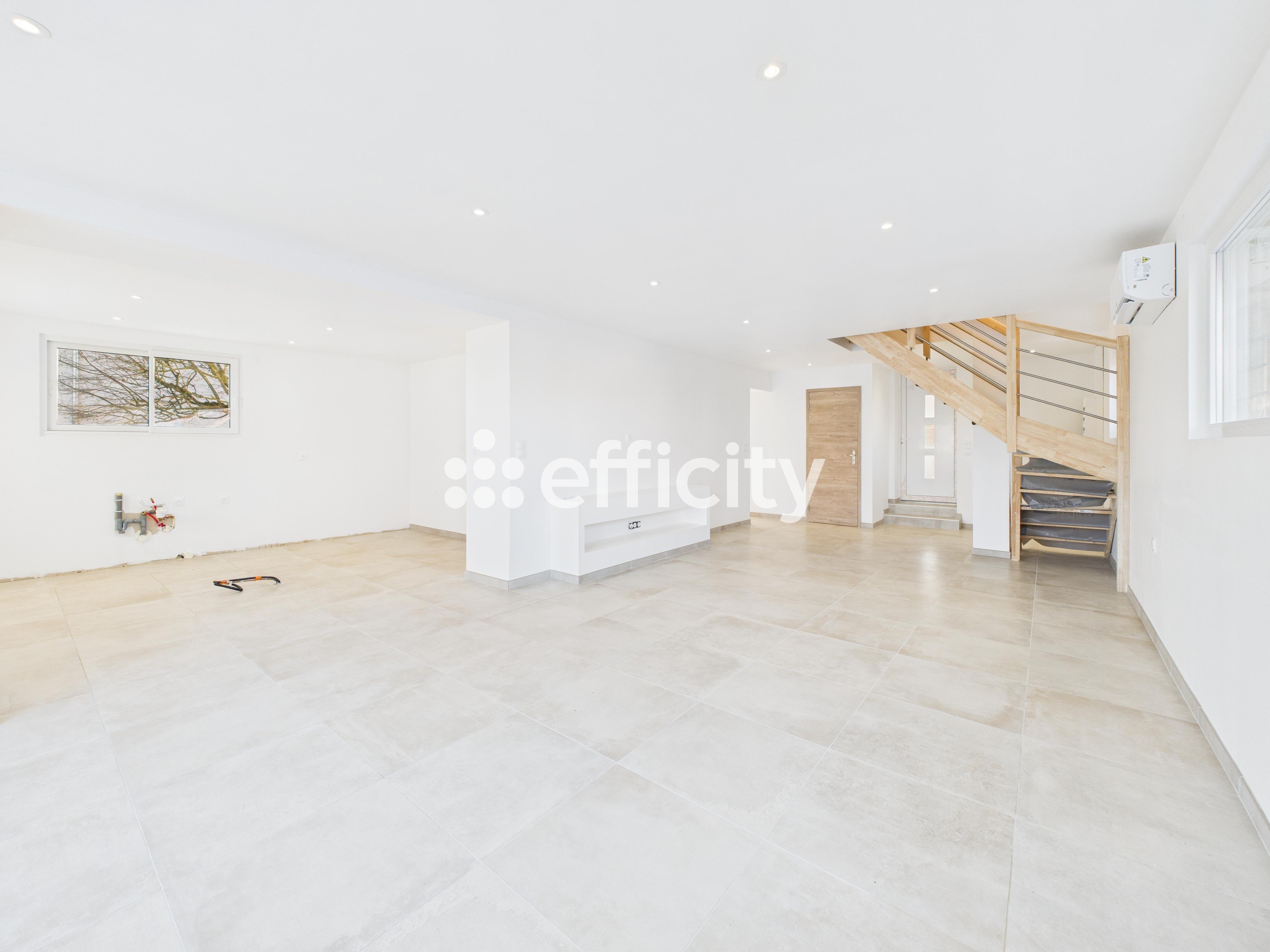 Achat immobilier Maison 8 pièces  189m2 à Péronnas (01960) - Photo n°1