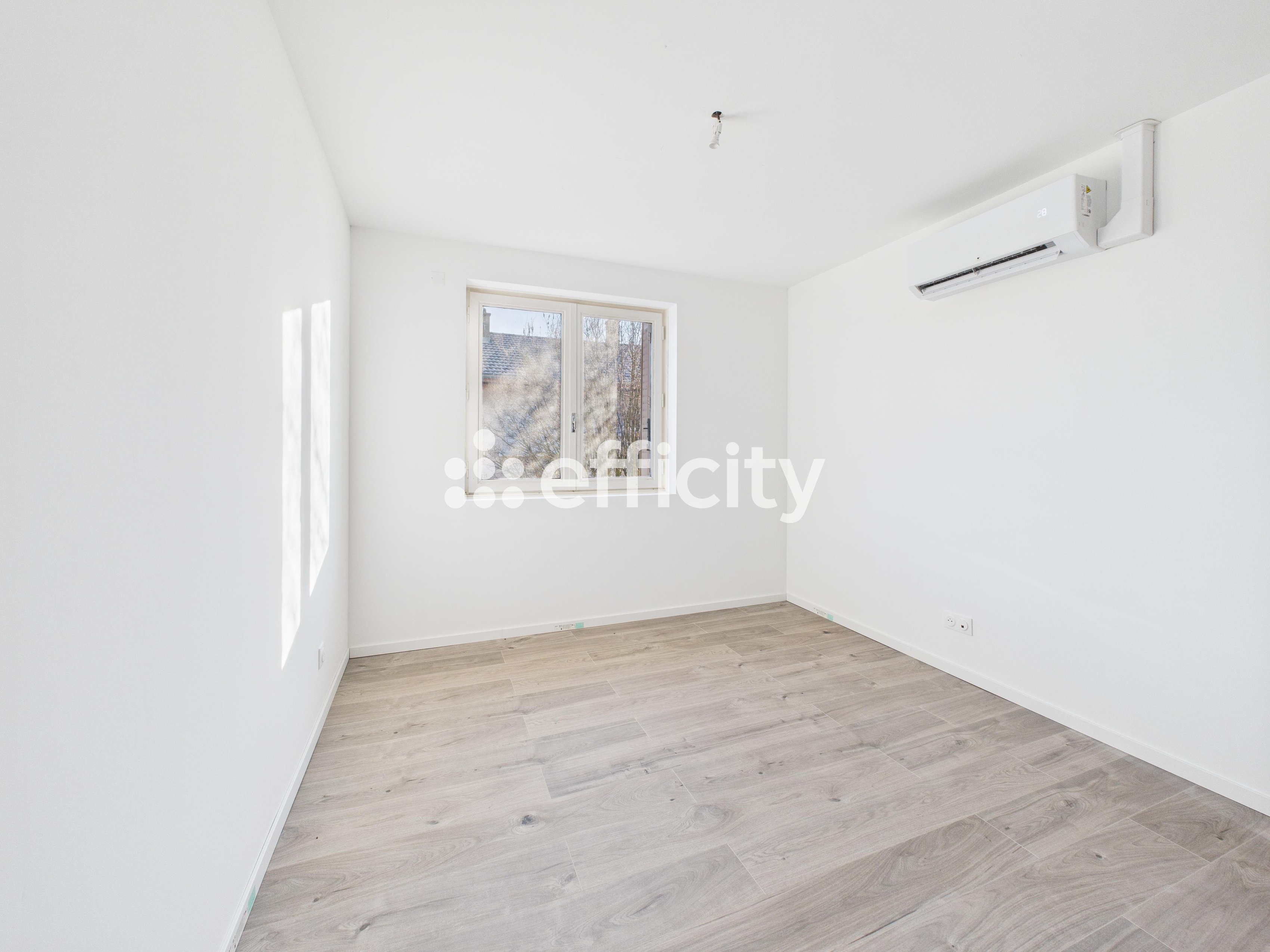 Achat immobilier Maison 8 pièces  189m2 à Péronnas (01960) - Photo n°11