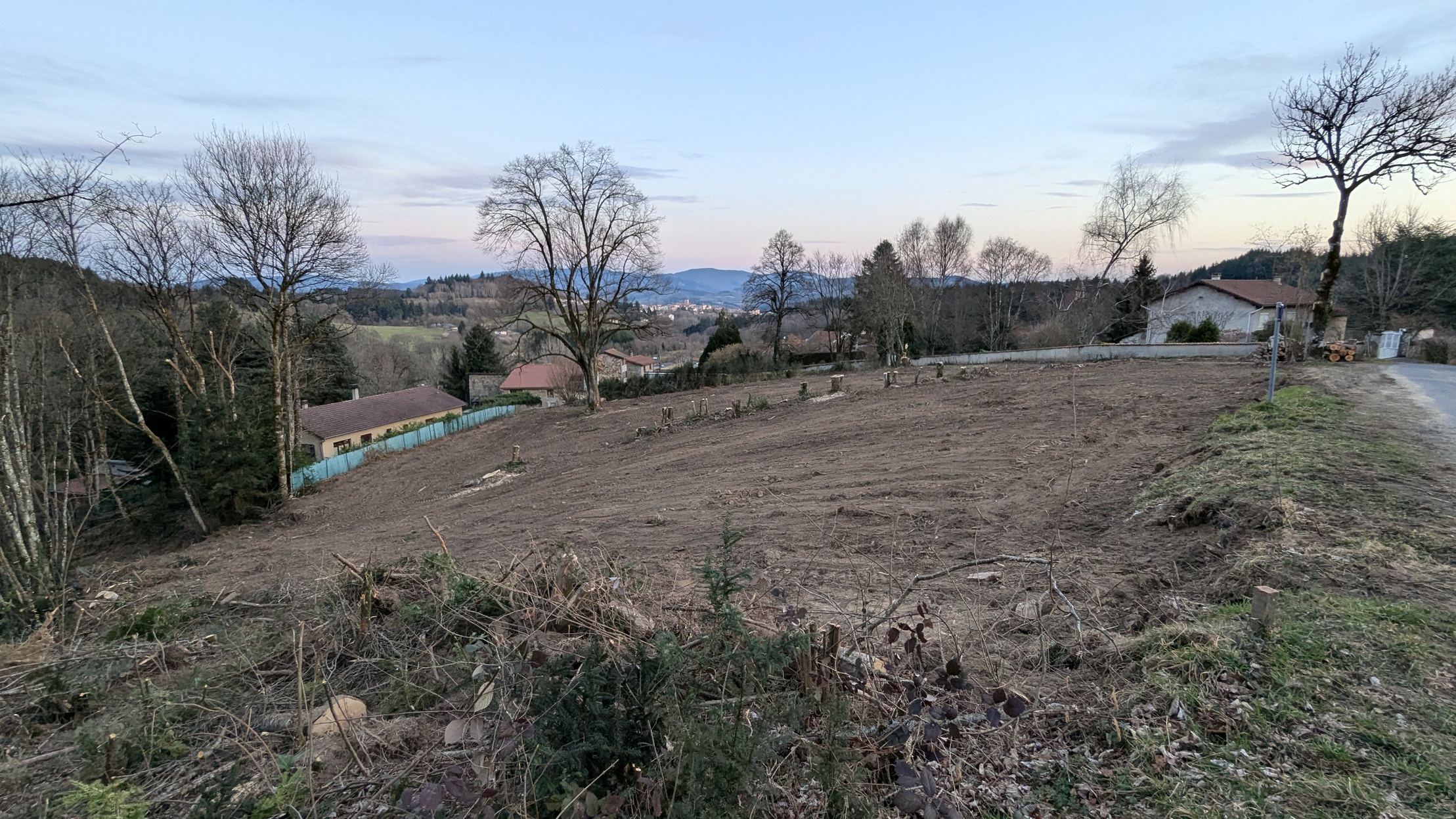 terrain  - 1340,0m2 à Saint-Rémy-sur-Durolle (63550)