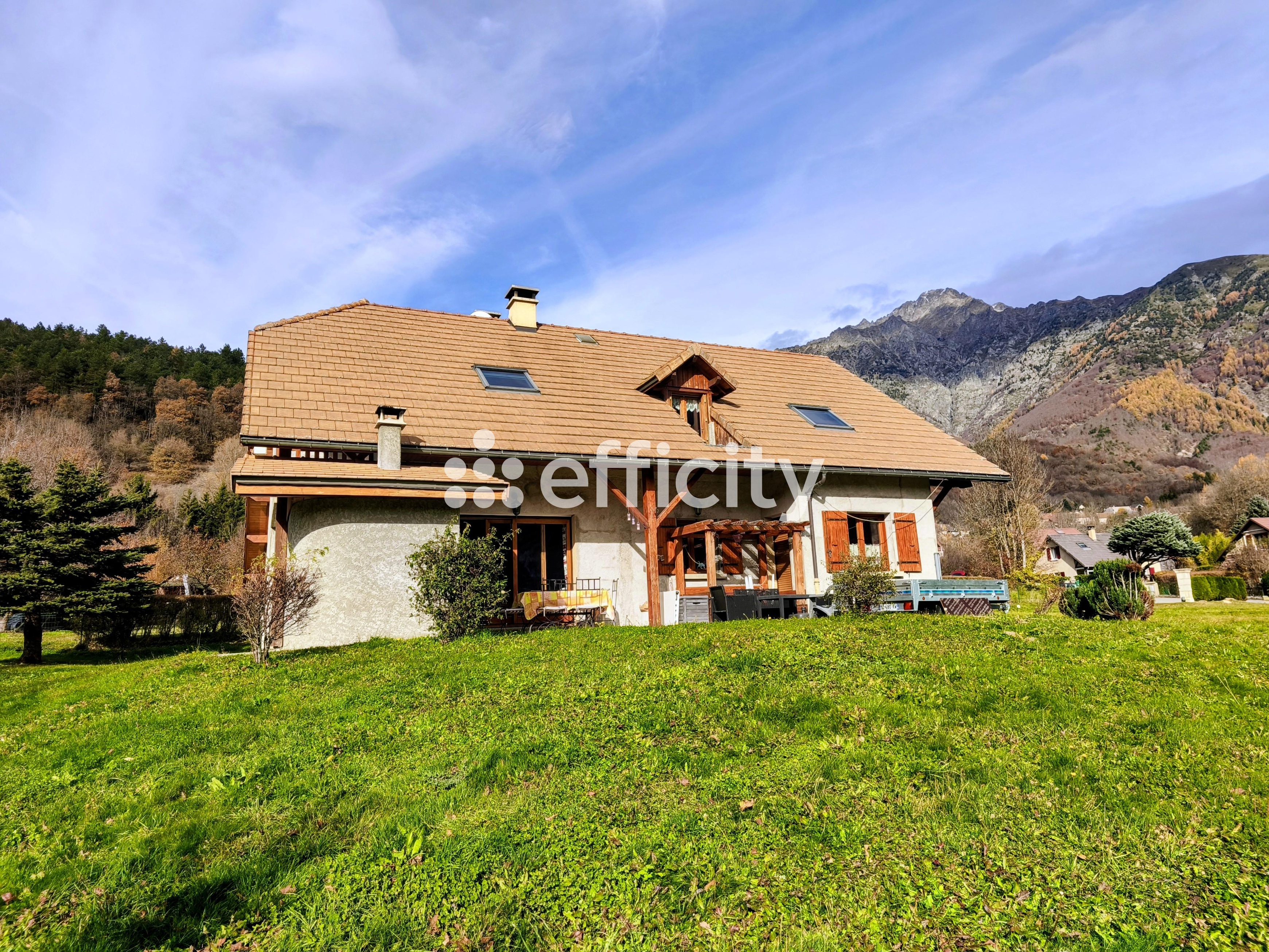 Achat immobilier Maison 6 pièces  140m2 à Saint-Firmin (05800) - Photo n°1