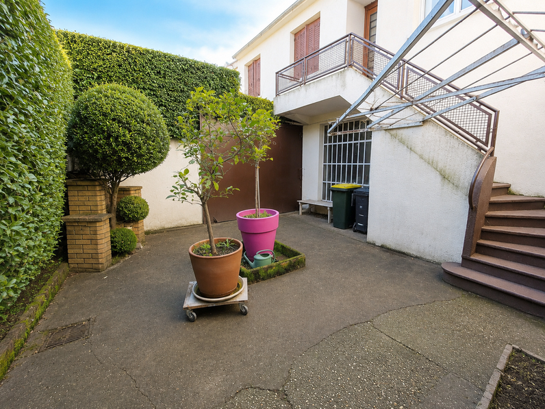 maison 13 pièces - 435m2 à Vénissieux (69200)