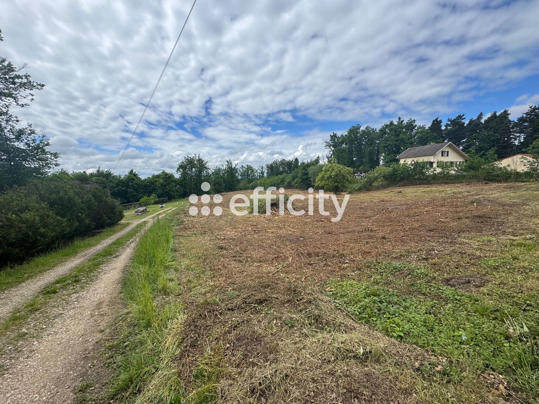 terrain  - 4480,0m2 à Paslières (63290)
