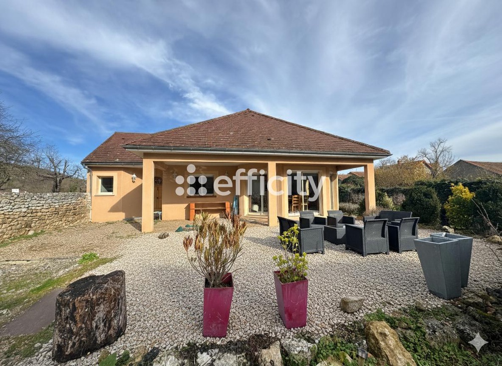 Achat immobilier Maison 6 pièces  142m2 à Ébreuil (03450) - Photo n°1