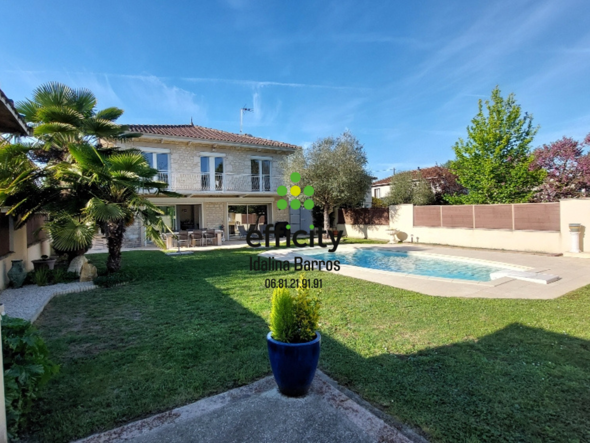 Maison 6 pièces 204 m² · à Gond-Pontouvre · 204 m² · 367 500 €