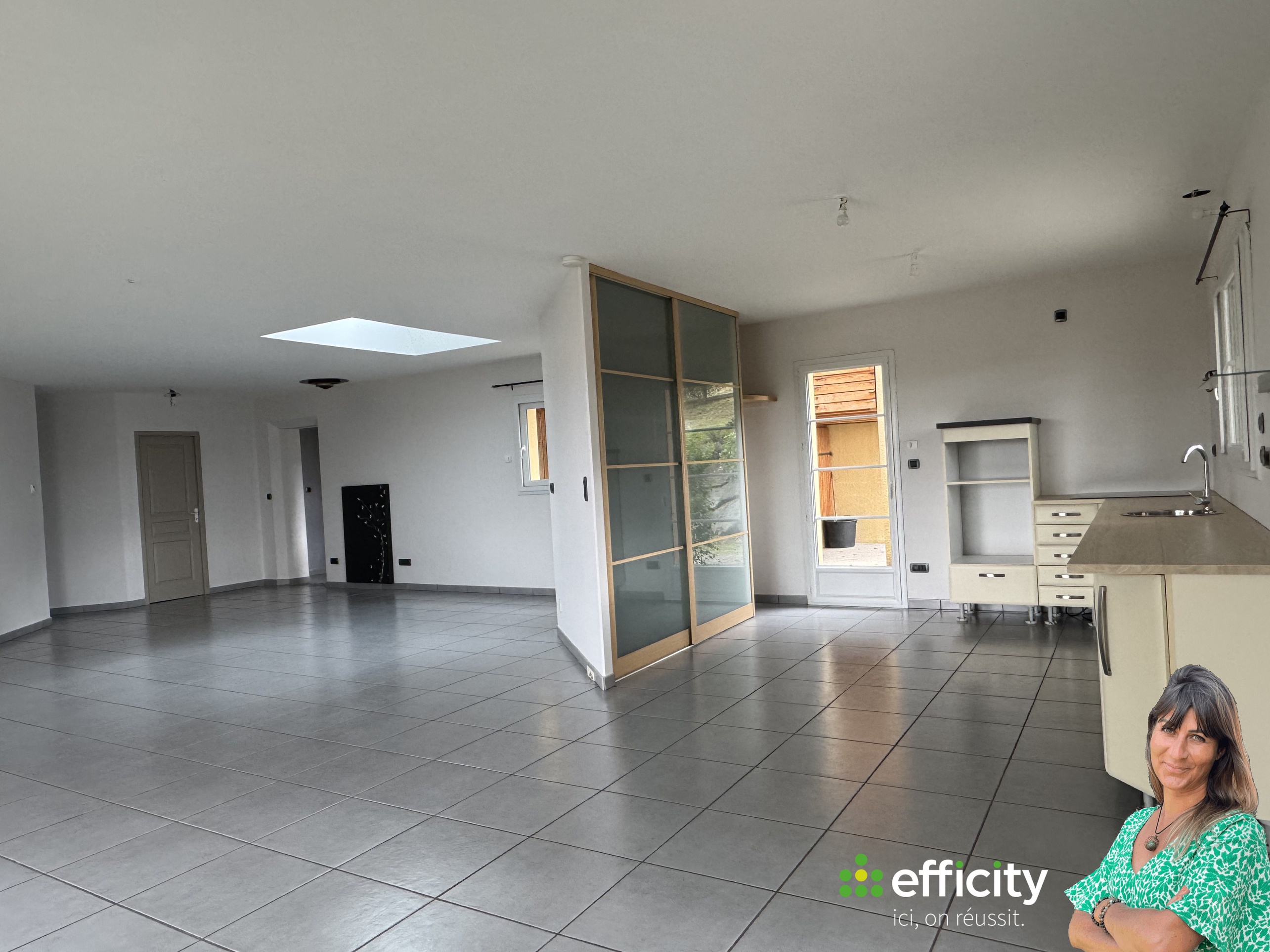 Achat immobilier Maison 5 pièces  156m2 à Saint-Cyr-les-Vignes (42210) - Photo n°4