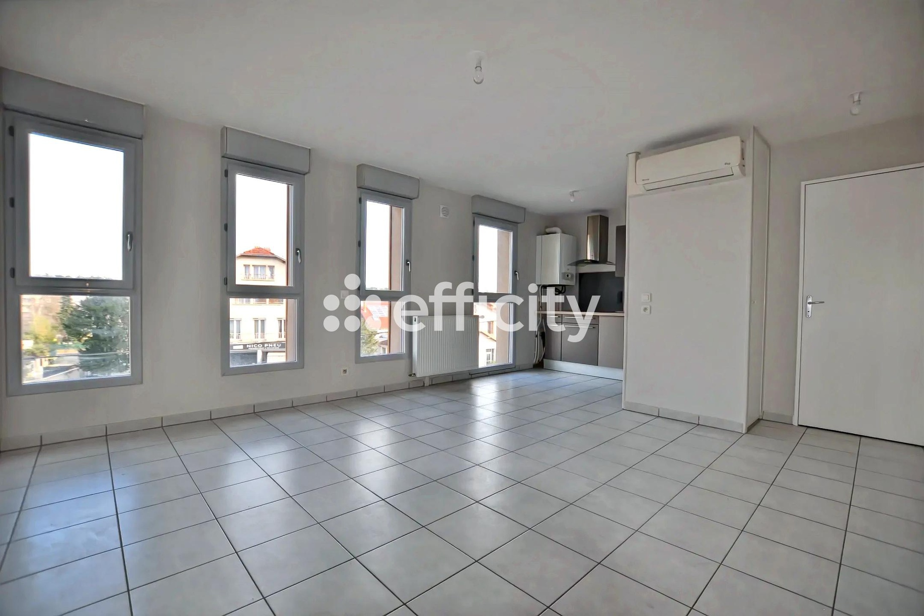 Achat immobilier Appartement 2 pièces  45m2 à Vénissieux (69200) - Photo n°1