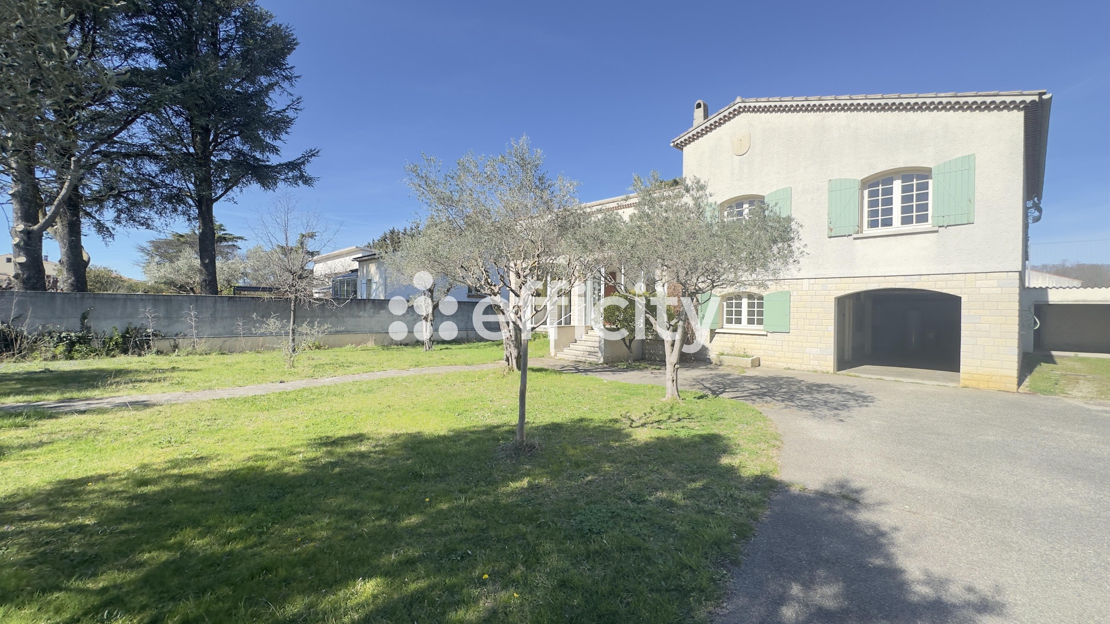 maison 5 pièces - 154m2 à Pierrelatte (26700)