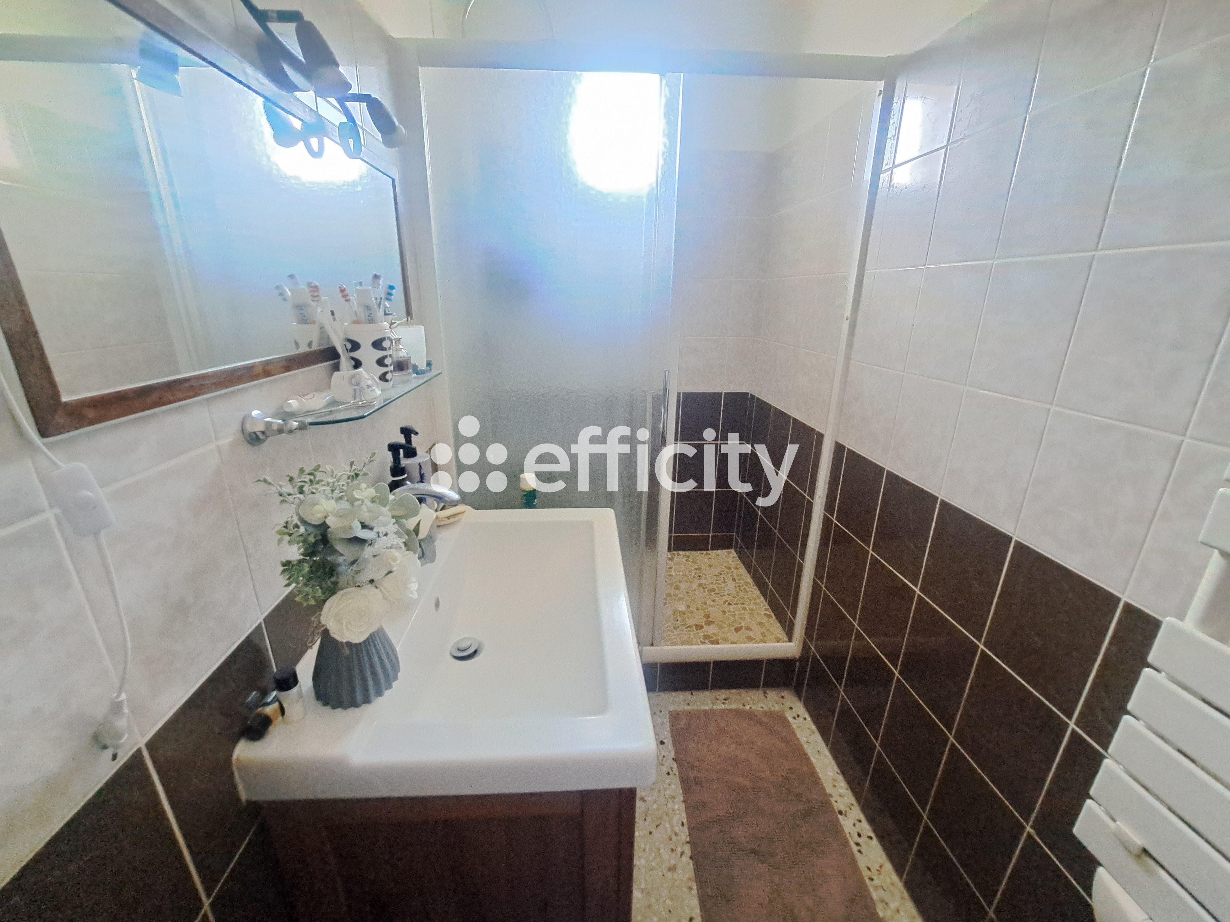 Maison 93 m2 au 2eme etage avec terrasse, jardin, piscine - Villelaure (84530) Maison 93 m2 au 2eme etage avec terrasse, jardin, piscine - Villelaure (84530)