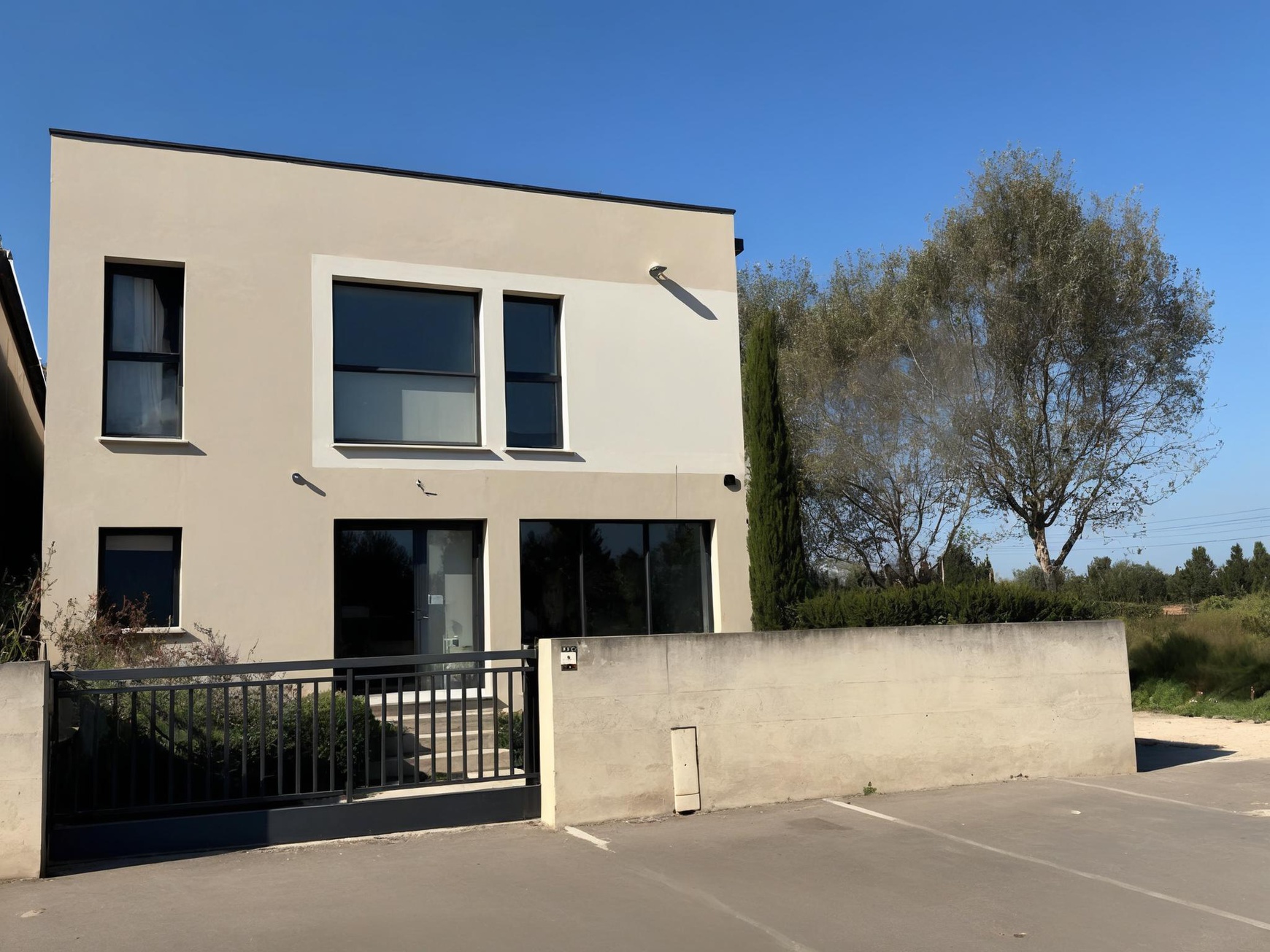 Achat immobilier Local commercial   225m2 à Eygalières (13810) - Photo n°1