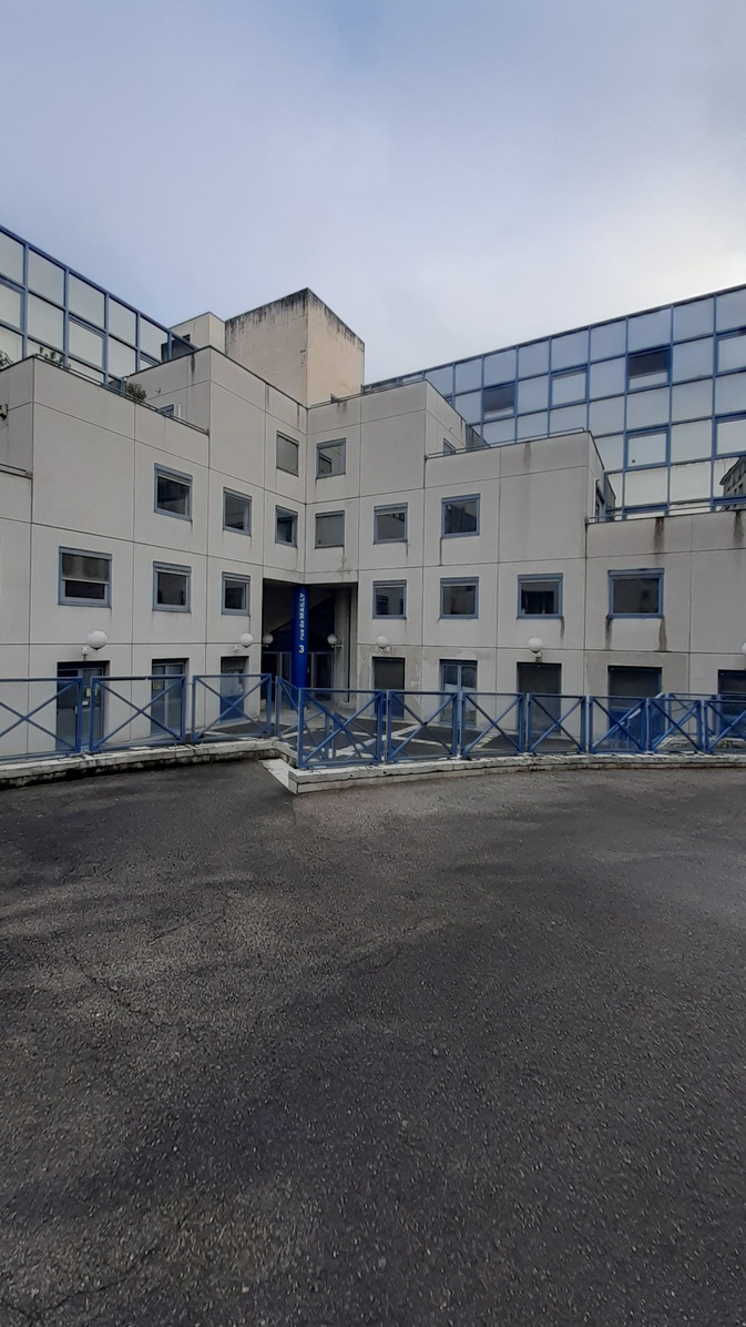 local commercial 3 pièces - 105m2 à Caluire-et-Cuire (69300)