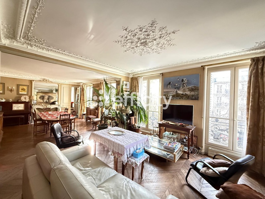 appartement 5 pièces - 126m2 à Paris (75010)