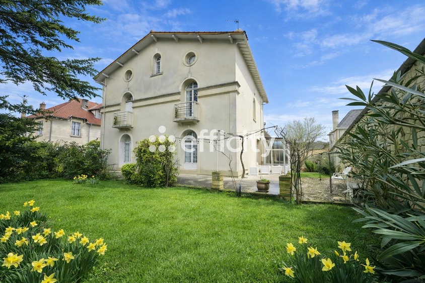 maison 8 pièces - 265,0m2 à Saintes (17100)