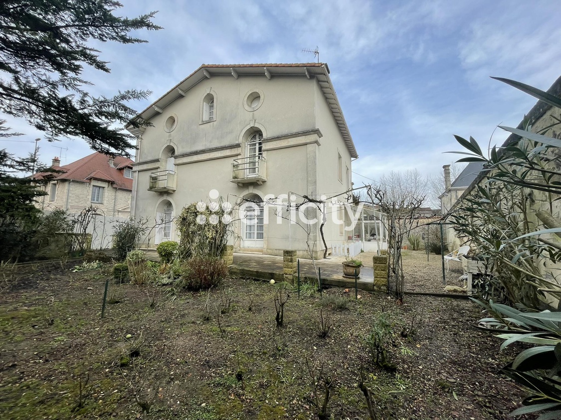 maison 8 pièces - 265m2 à Saintes (17100)