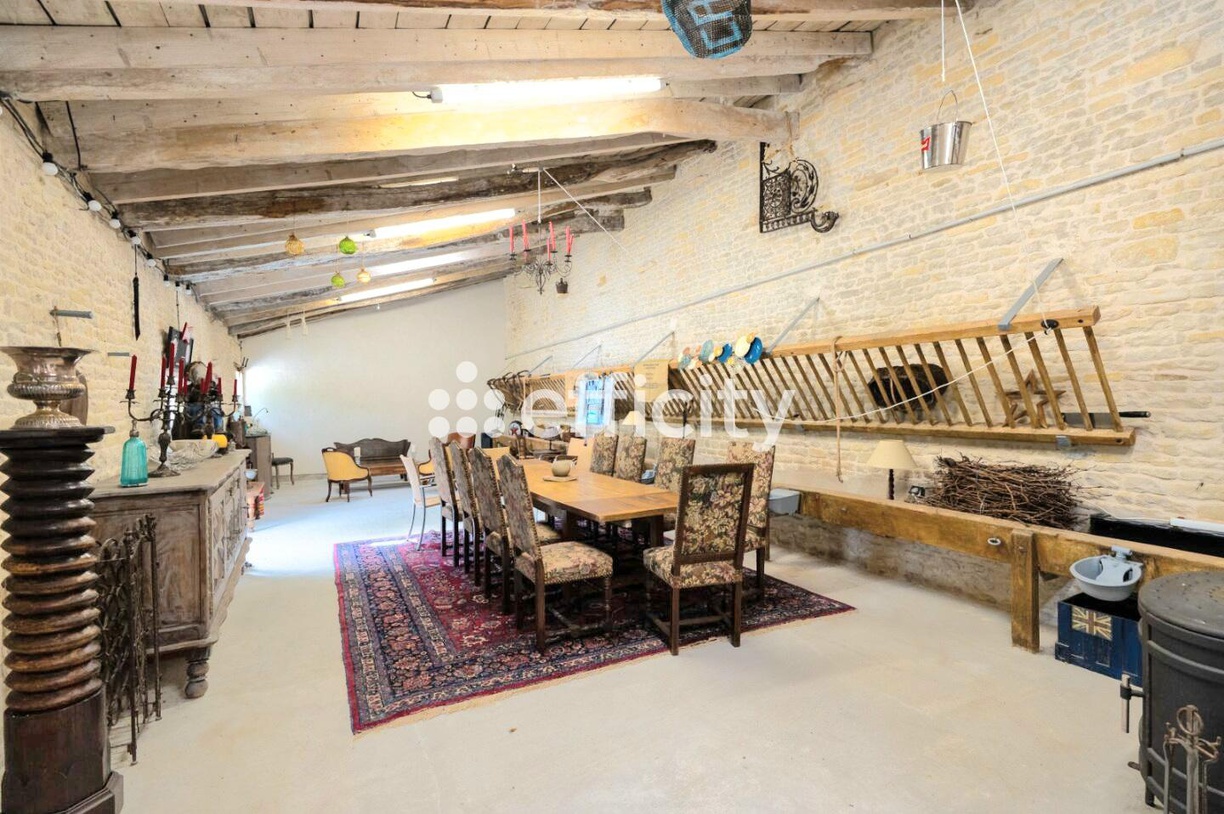 Achat immobilier Maison 11 pièces  310m2 à Vouhé (17700) - Photo n°13