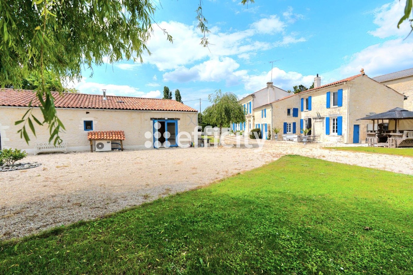 Achat immobilier Maison 11 pièces  310m2 à Vouhé (17700) - Photo n°14