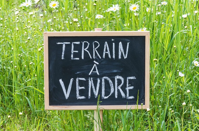 terrain  - 6390m2 à Les Artigues-de-Lussac (33570)